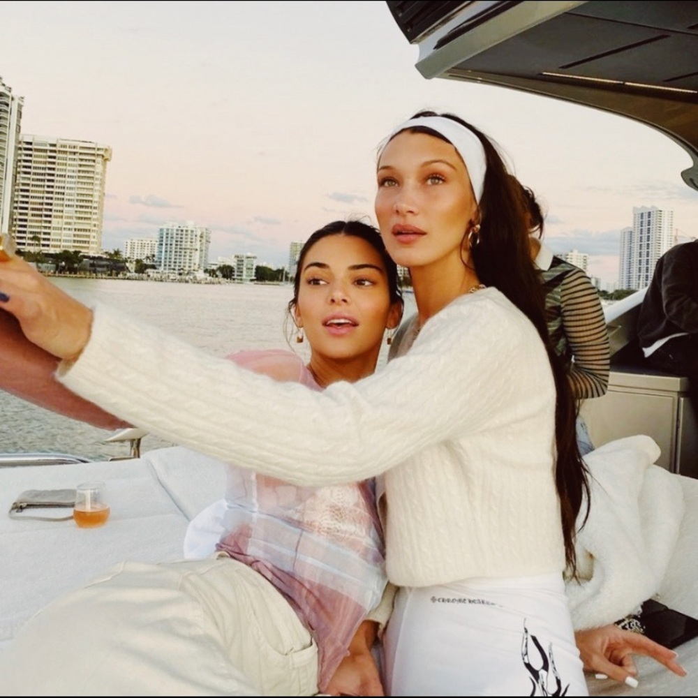 Meet your Posher, Clarisa